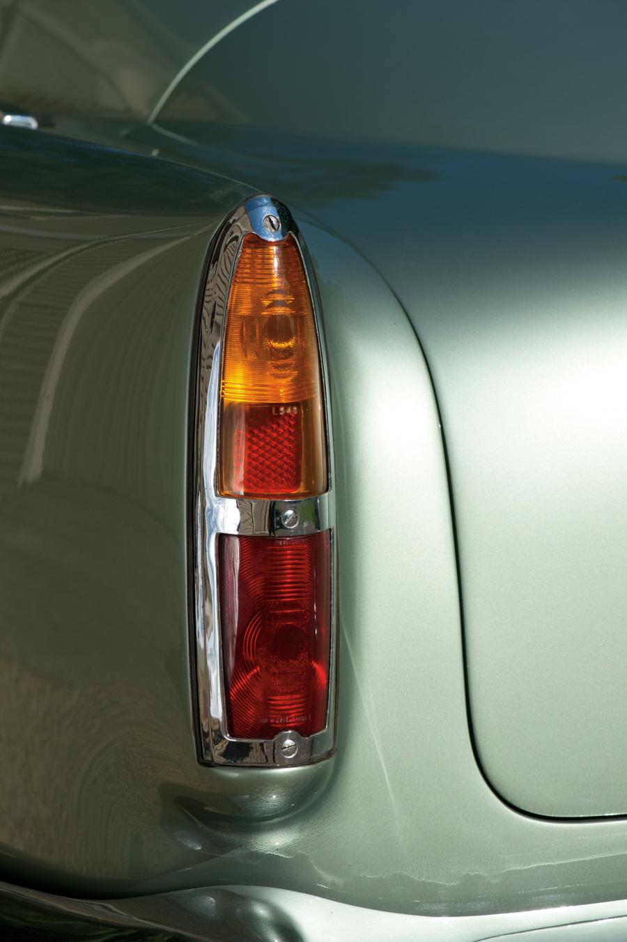 Детали экстерьера Aston Martin DB4 GT (0104/L) 1960 года  (фото 18 из 40)